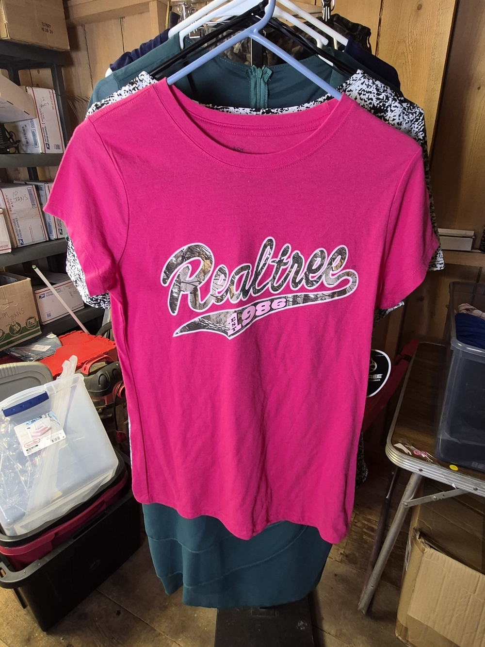 Realtree Hot Pink Short Sleeve Tee with Script Logo Bin 57